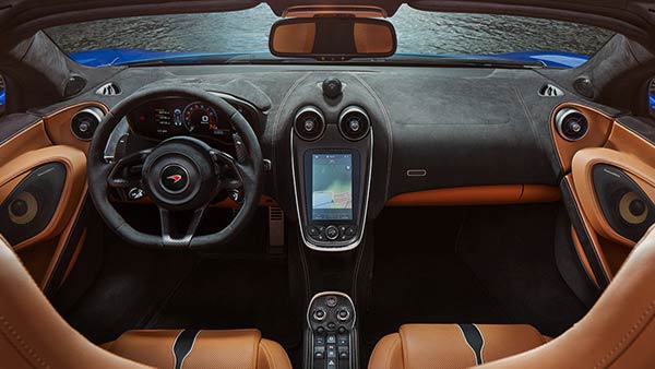 McLaren 570S Spider Overview Interior ドライバーを中心とした設計